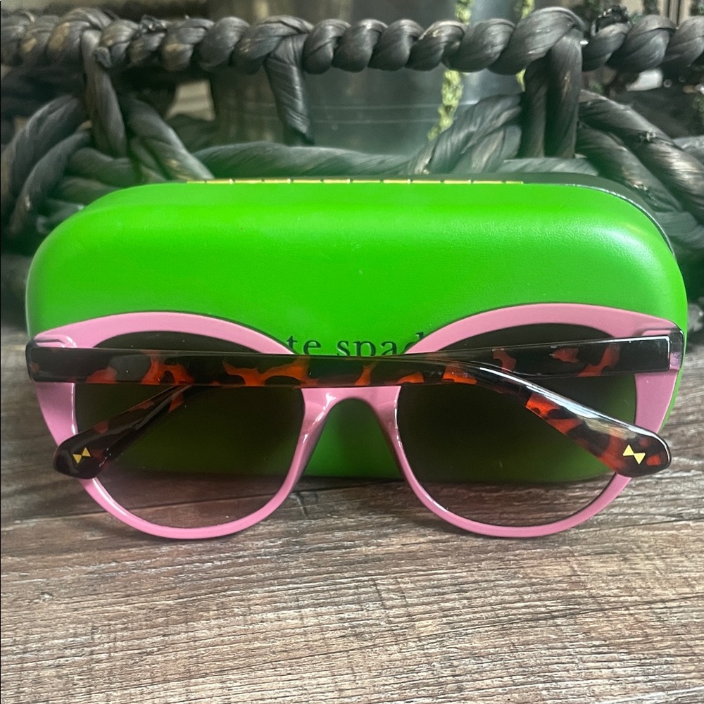 Kate Spade Tortoise Shell Sunglasses with case and cleaning cloth - Picture 3 of 6